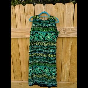 GREEN DRESS WITH A UNIQUE PATTERN
